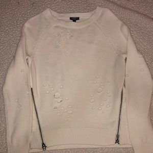 Long sleeve top w/ holes 💖